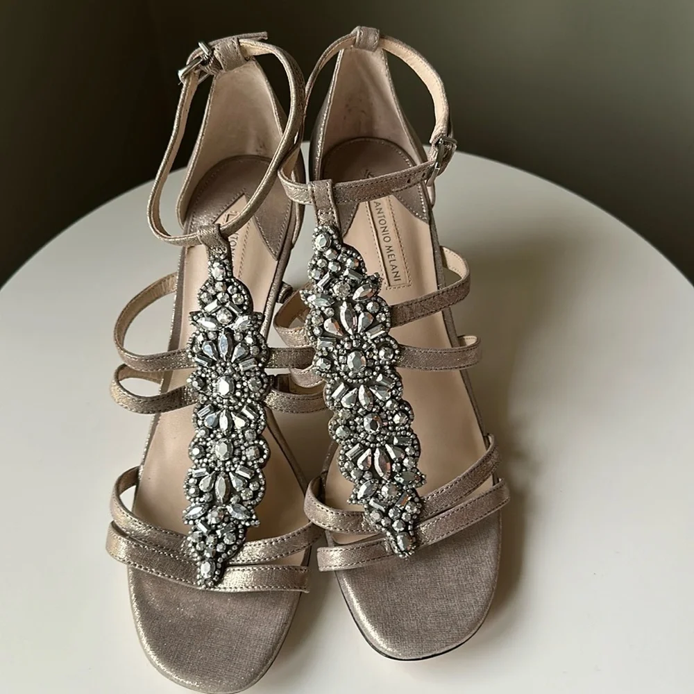 Antonio Melani Laoise Tstrap Metallic Leather Jewel Embellished Dress Sandal EUC